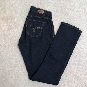 Levi’s  brand NWOT , Curvy Cut “528 “ dark blue jeans, size 5 junior medium.